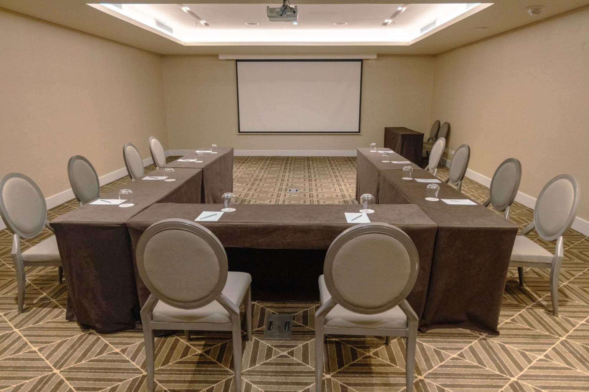 Bristol Panama, A Registry Collection Hotel 外观 照片 A meeting room at the Four Seasons Hotel, Washington, D.C.